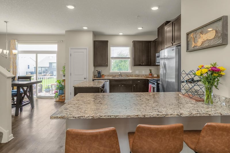 8720 Granite Cir, Woodbury, MN 55129