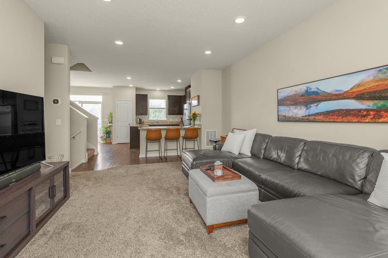 8720 Granite Cir, Woodbury, MN 55129