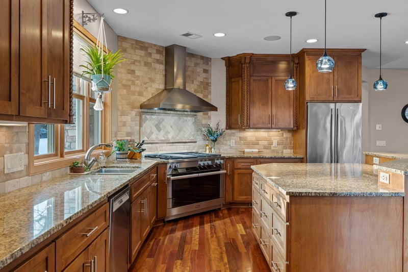 10064 Adam Ave, Inver Grove Heights, MN 55077
