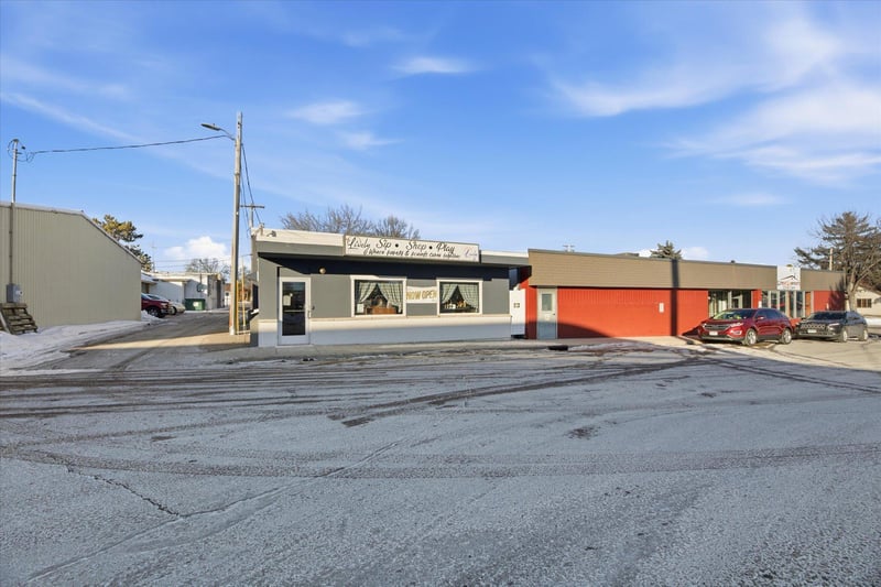 30 Chestnut St E, Annandale, MN 55302