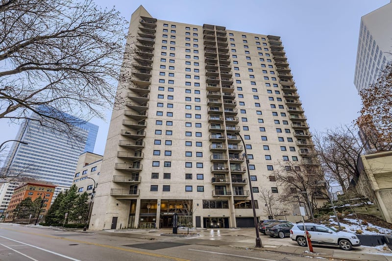 1225 Lasalle Ave #905, Minneapolis, MN 55403