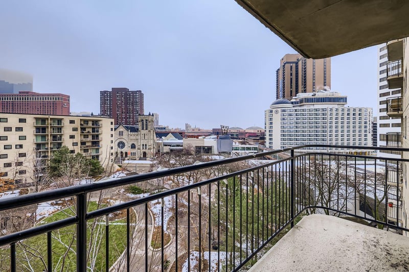 1225 Lasalle Ave #905, Minneapolis, MN 55403