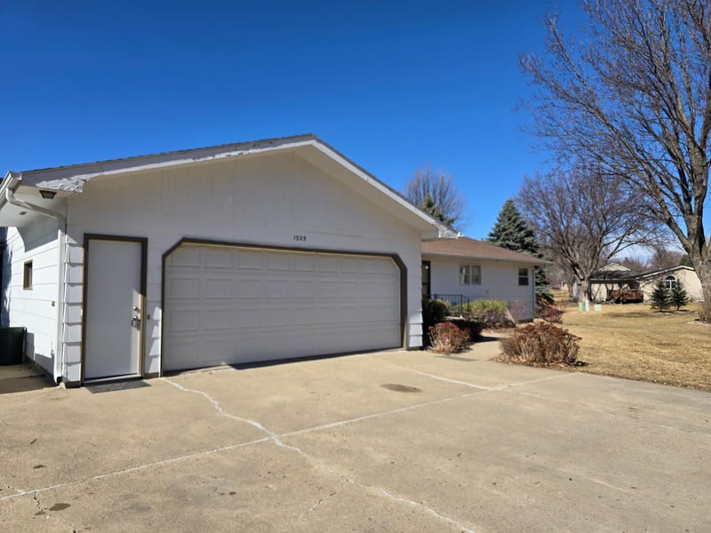 1025 W Fairview Dr, Luverne, MN 56156