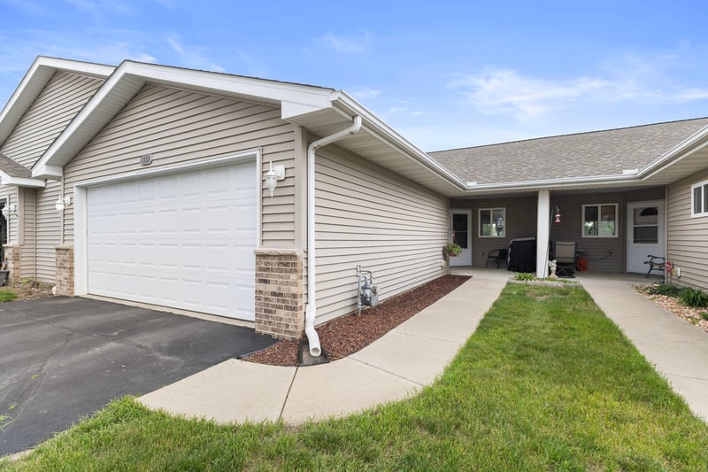 611 Danielson Ct, Maple Lake, MN 55358