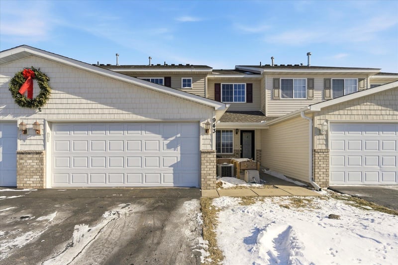 943 Serenity Cir, Norwood Young America, MN 55397