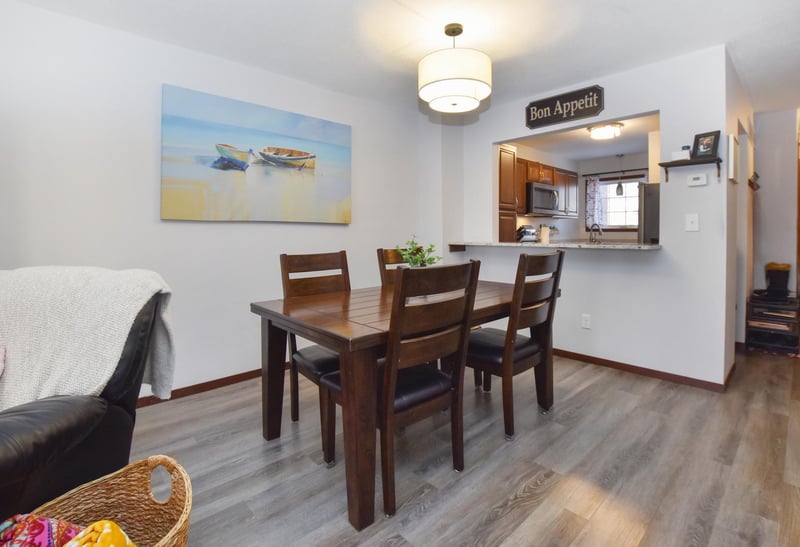 1860 Mcmenemy St #I, Maplewood, MN 55117