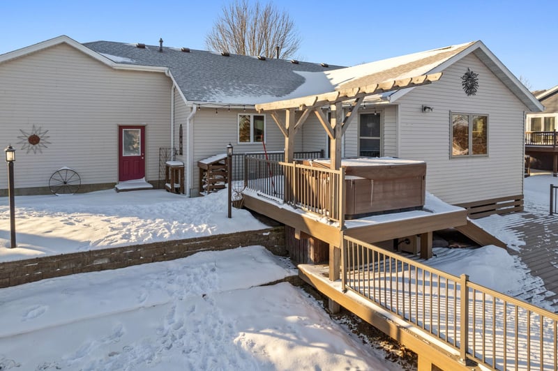 35 Ashley Ln, Elgin, MN 55932
