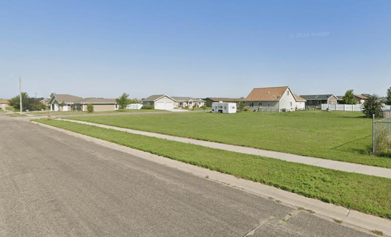 829 9th Ave SW, Perham, MN 56573