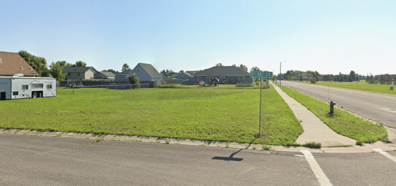 829 9th Ave SW, Perham, MN 56573