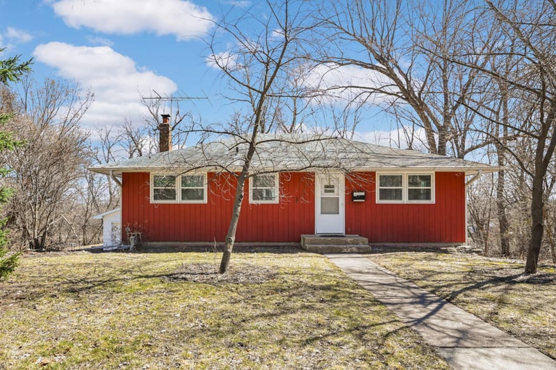 576 Lexington Pw S, Saint Paul, MN 55116