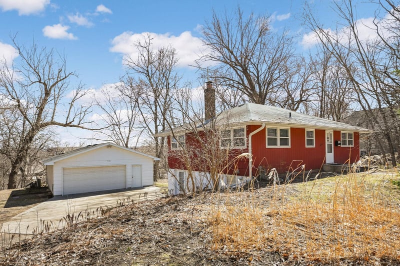 576 Lexington Pw S, Saint Paul, MN 55116
