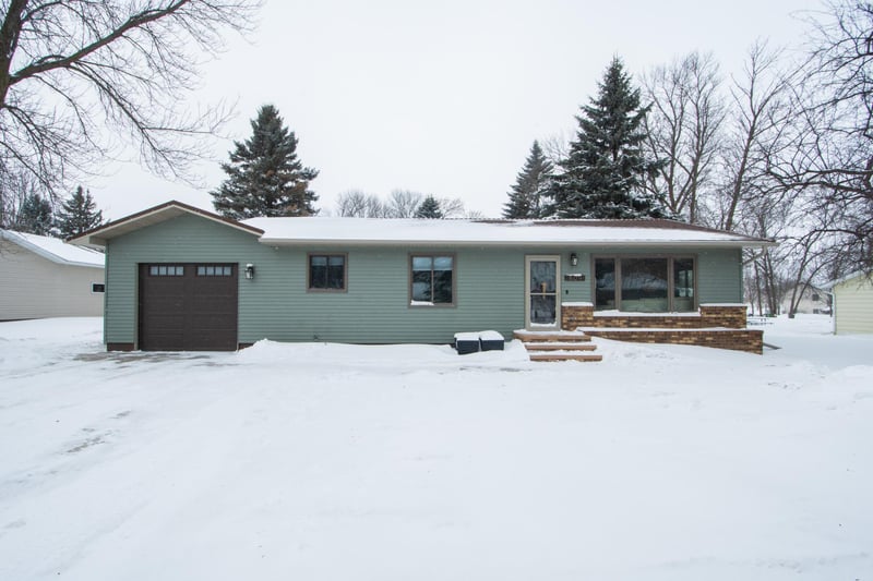 809 Westgate Cir, Hawley, MN 56549