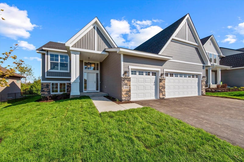 1974 S Lusitano St, Shakopee, MN 55379