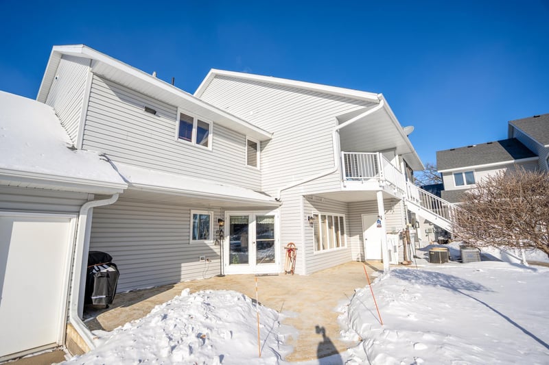 110 NE 1st Ave NE #11, New London, MN 56273