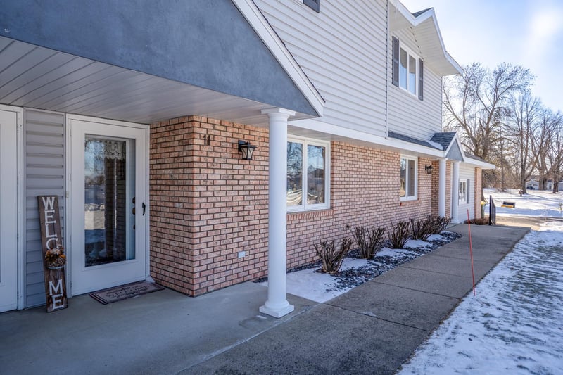 110 NE 1st Ave NE #11, New London, MN 56273