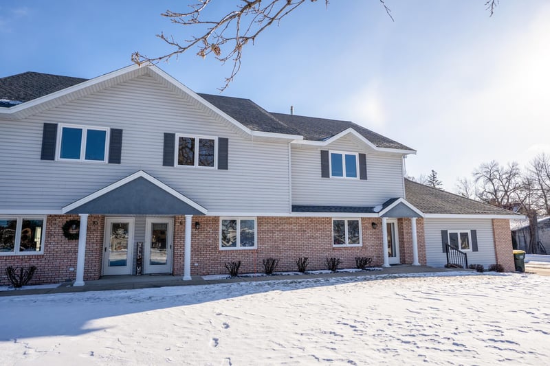 110 NE 1st Ave NE #11, New London, MN 56273