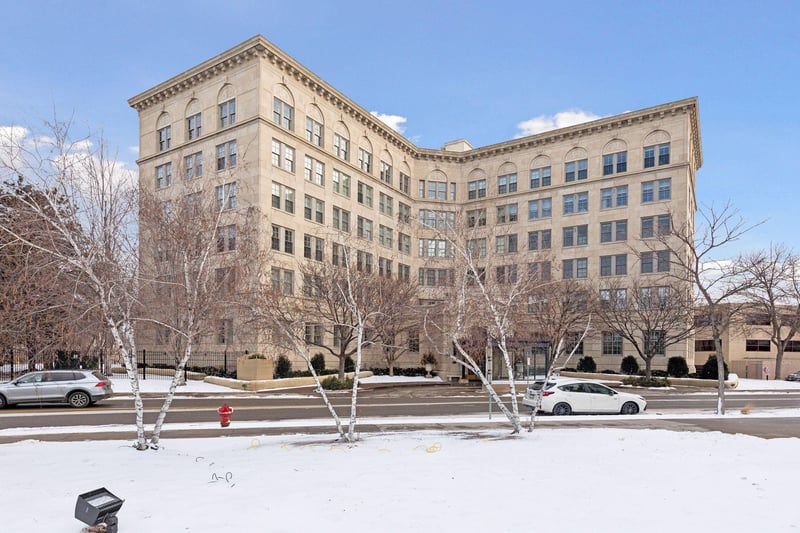 510 Groveland Ave #522, Minneapolis, MN 55403