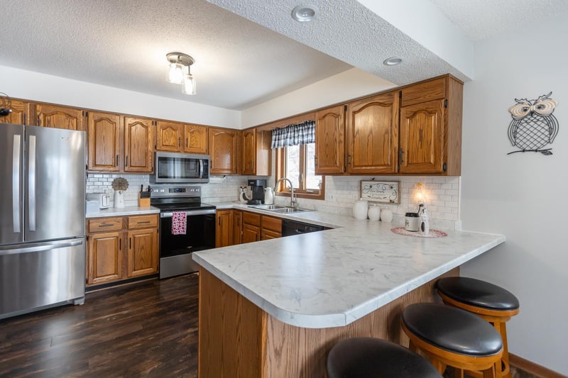 1304 Camelot Ct, Fairmont, MN 56031