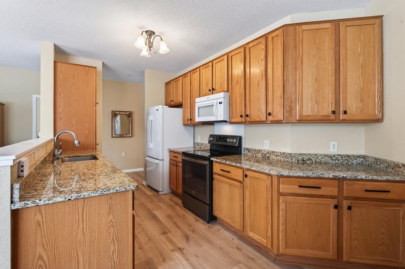 100 Clydesdale Trl #102, Medina, MN 55340