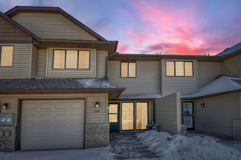 1534 Cottage Dr, Stillwater, MN 55082