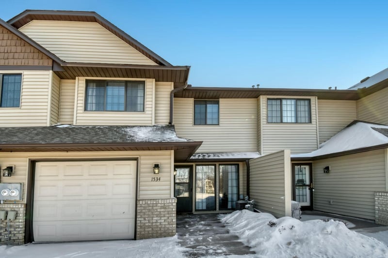 1534 Cottage Dr, Stillwater, MN 55082