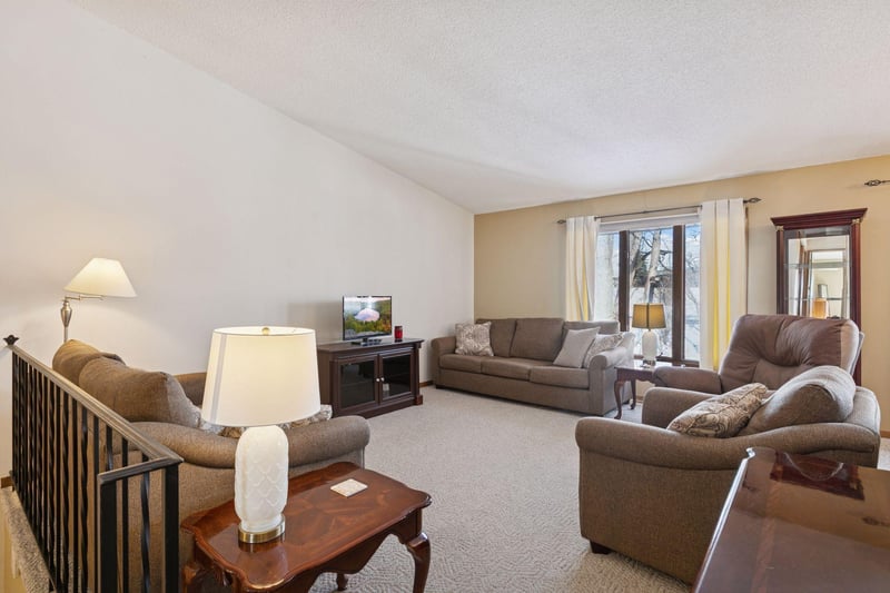 2406 County Road D W #4, Roseville, MN 55112