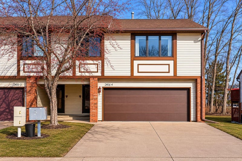 2406 County Road D W #4, Roseville, MN 55112