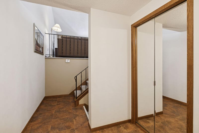 2406 County Road D W #4, Roseville, MN 55112