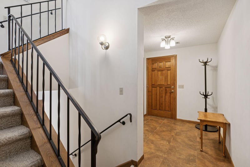 2406 County Road D W #4, Roseville, MN 55112