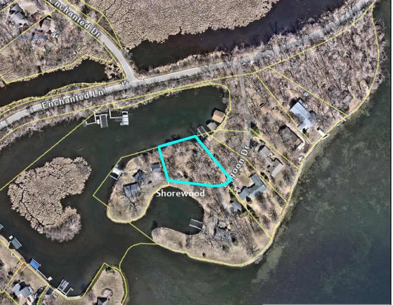 4720 Lagoon Dr, Shorewood, MN 55364