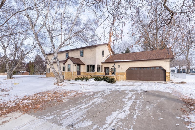407 4th St N, Atwater, MN 56209