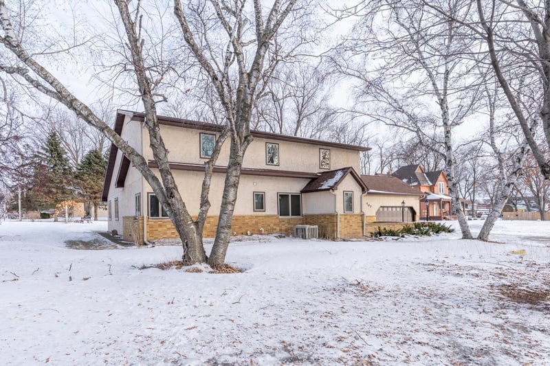 407 4th St N, Atwater, MN 56209