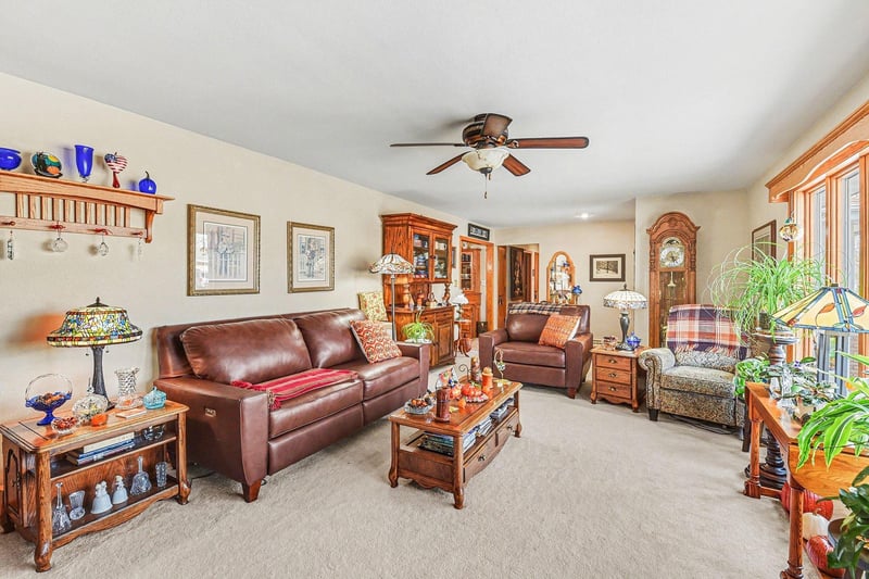 417 S Fairview Dr, Luverne, MN 56156