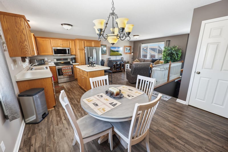 1011 Waters Edge Cir, Avon, MN 56310