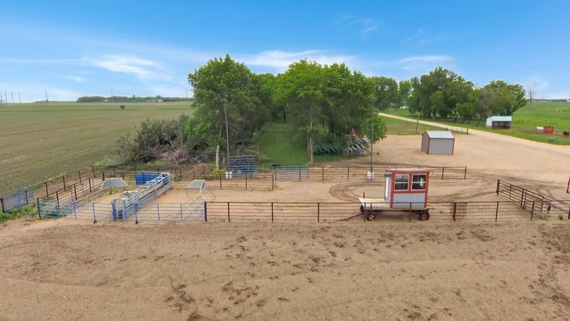 1527 41st St, Edgerton, MN 56128