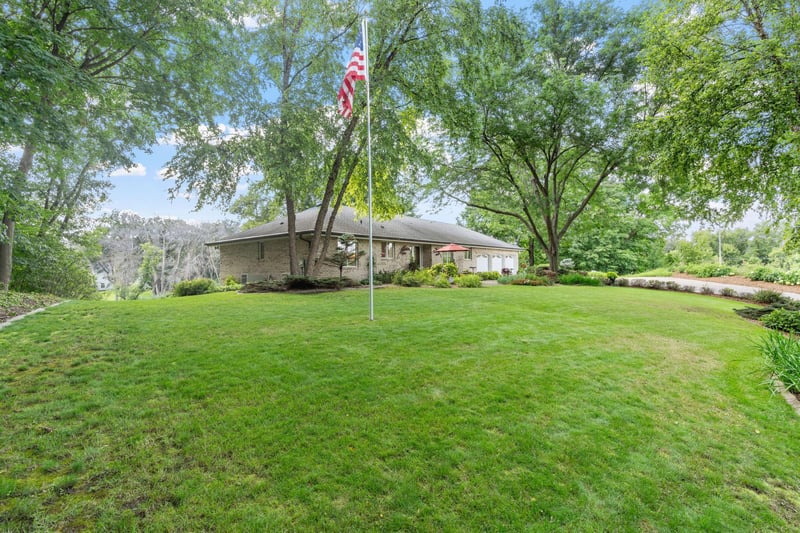 481 Peavey Ln, Wayzata, MN 55391