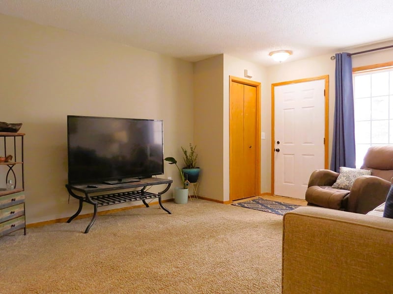 2755 Meadow Brook Dr #K, Woodbury, MN 55125