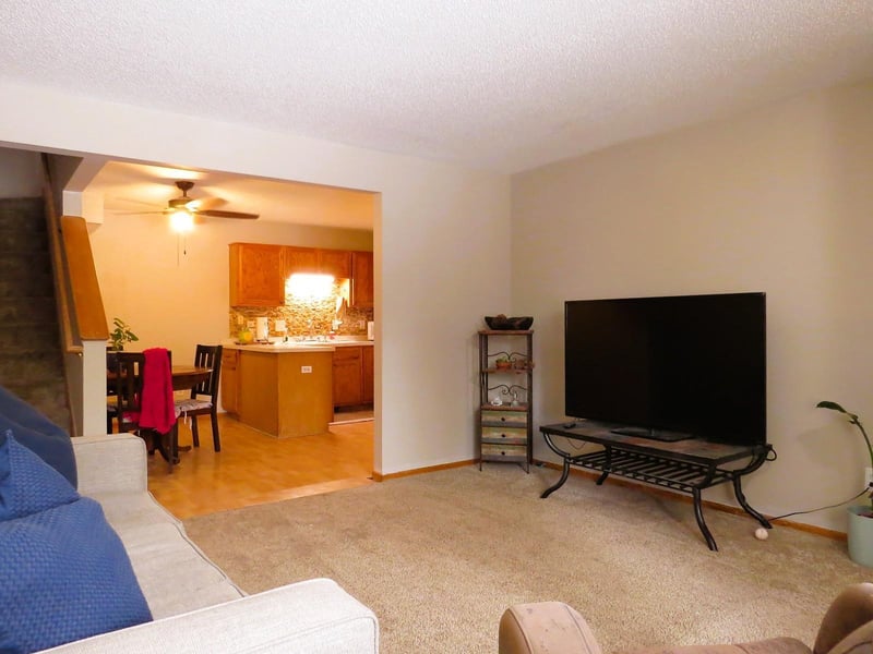 2755 Meadow Brook Dr #K, Woodbury, MN 55125