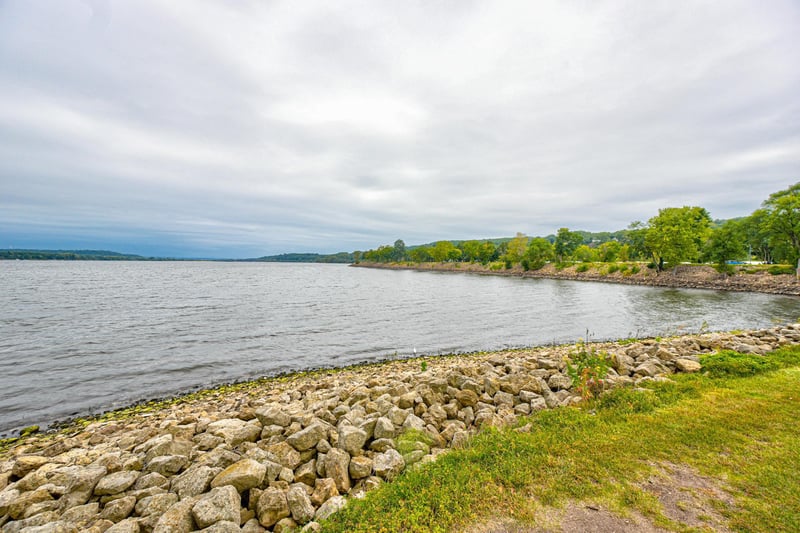 479 Mariner Dr, Bayport, MN 55003