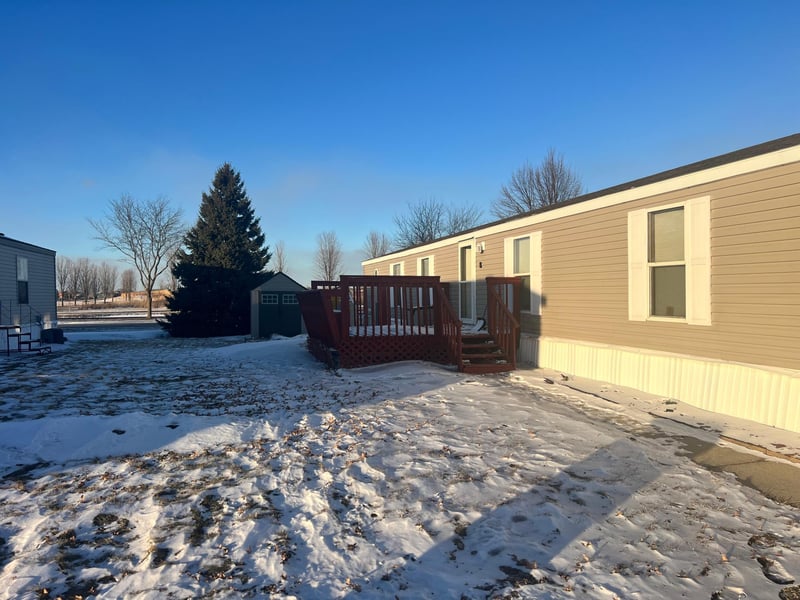 2004 Round Table Rd, North Mankato, MN 56003