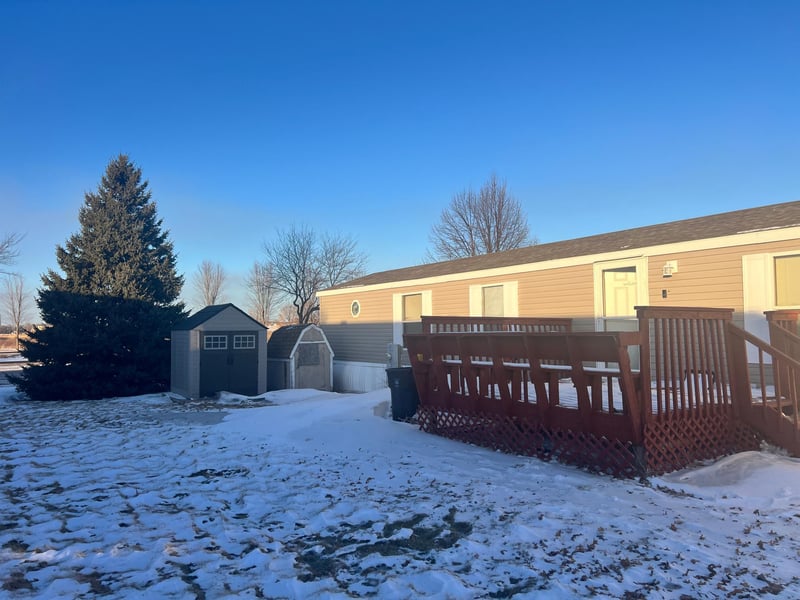 2004 Round Table Rd, North Mankato, MN 56003