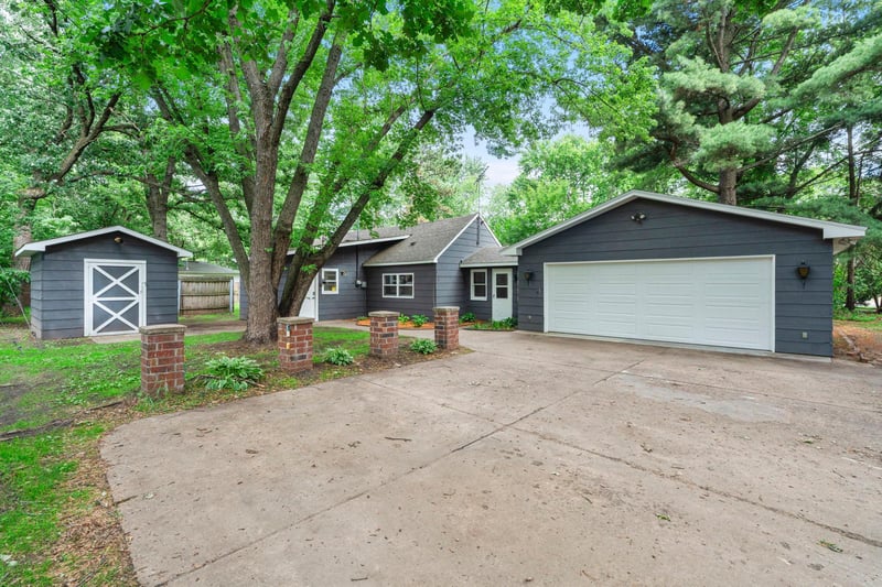 8241 Eastwood Rd, Saint Paul, MN 55112