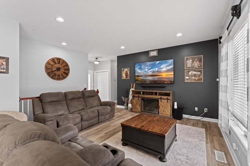 502 Maplebrook Dr NE, Stewartville, MN 55976