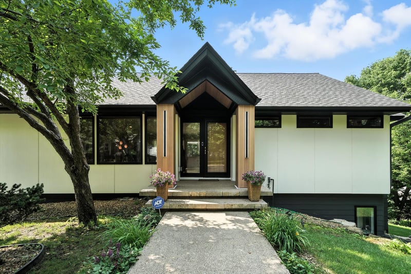 16515 Hilltop Ter, Minnetonka, MN 55345