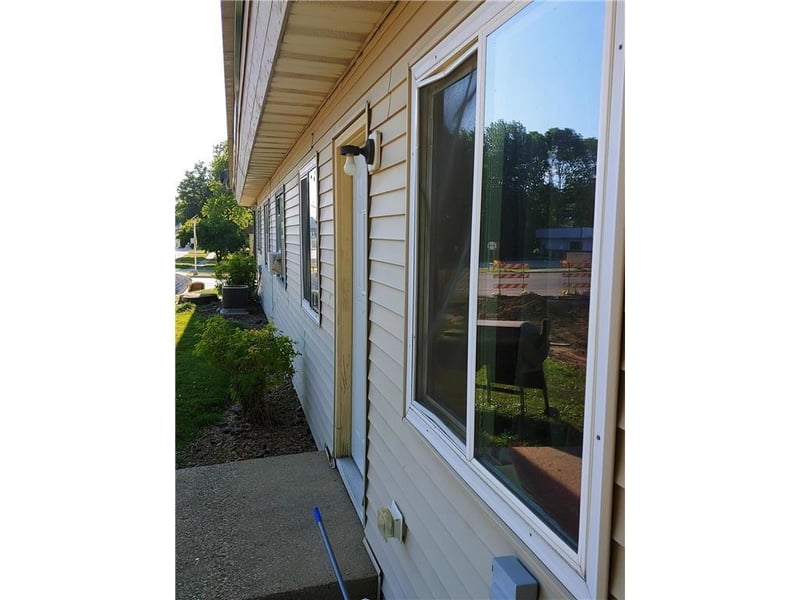 905 E 5th St, Blue Earth, MN 56013