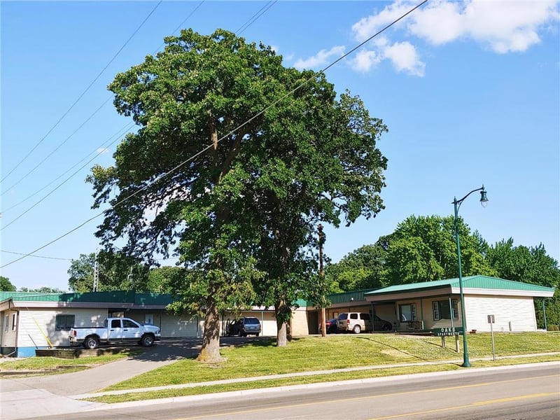 905 E 5th St, Blue Earth, MN 56013