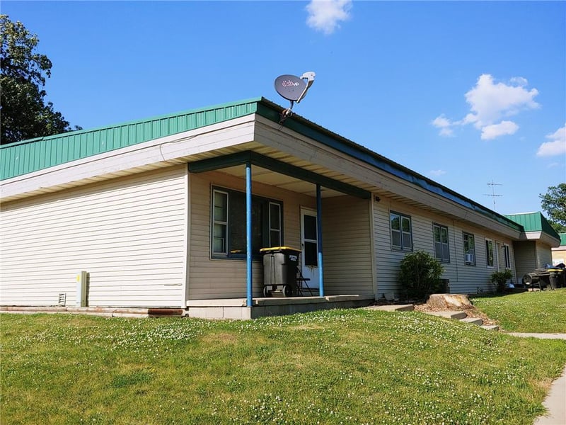 905 E 5th St, Blue Earth, MN 56013