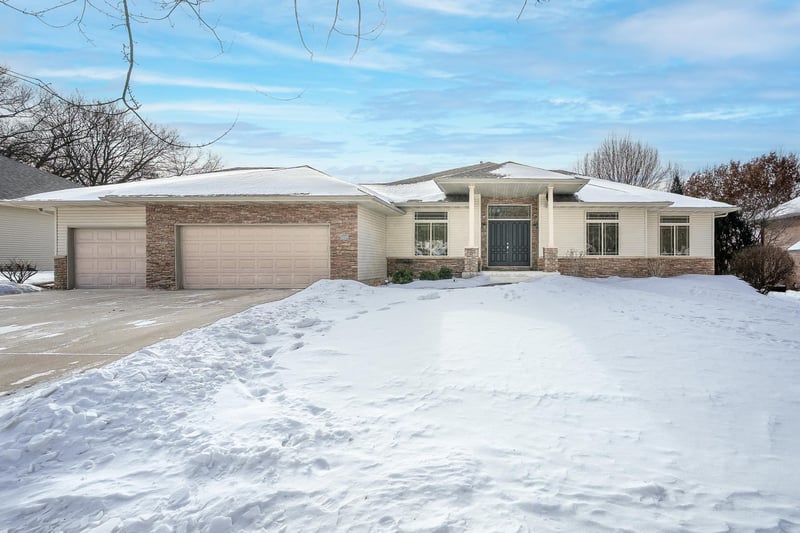 3139 Anric Dr, Eau Claire, WI 54701