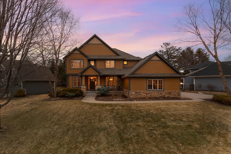 2150 Pinehurst Dr, Chanhassen, MN 55317