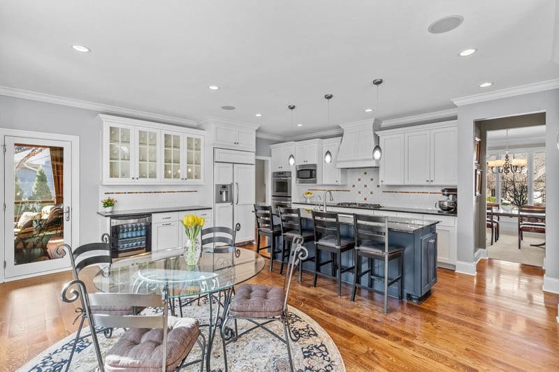 2150 Pinehurst Dr, Chanhassen, MN 55317